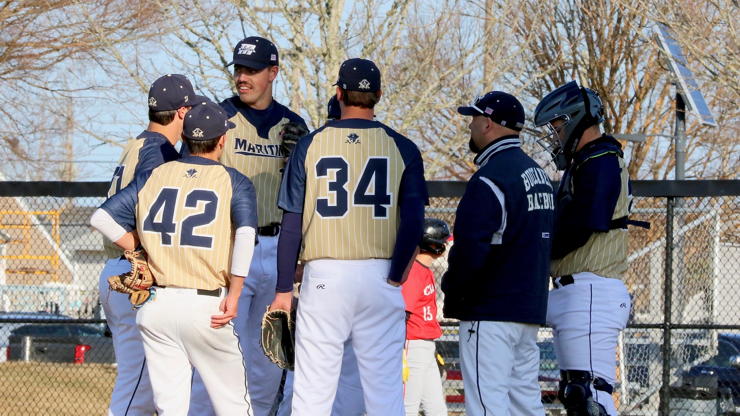 Bucs Drop Extra Innings Battle to Cougars