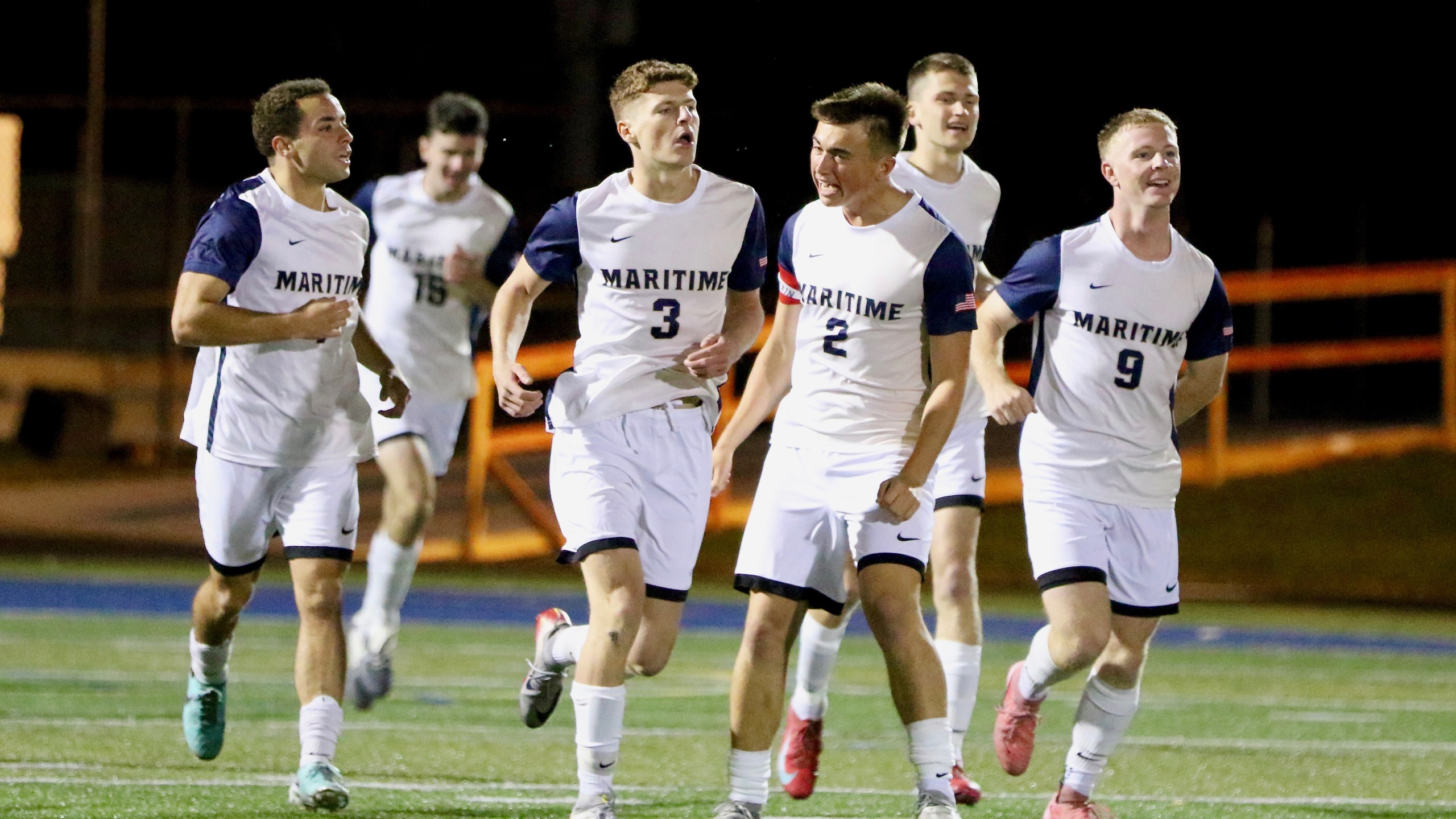 Buccaneers Tame Lynx with Six Goal Explosion