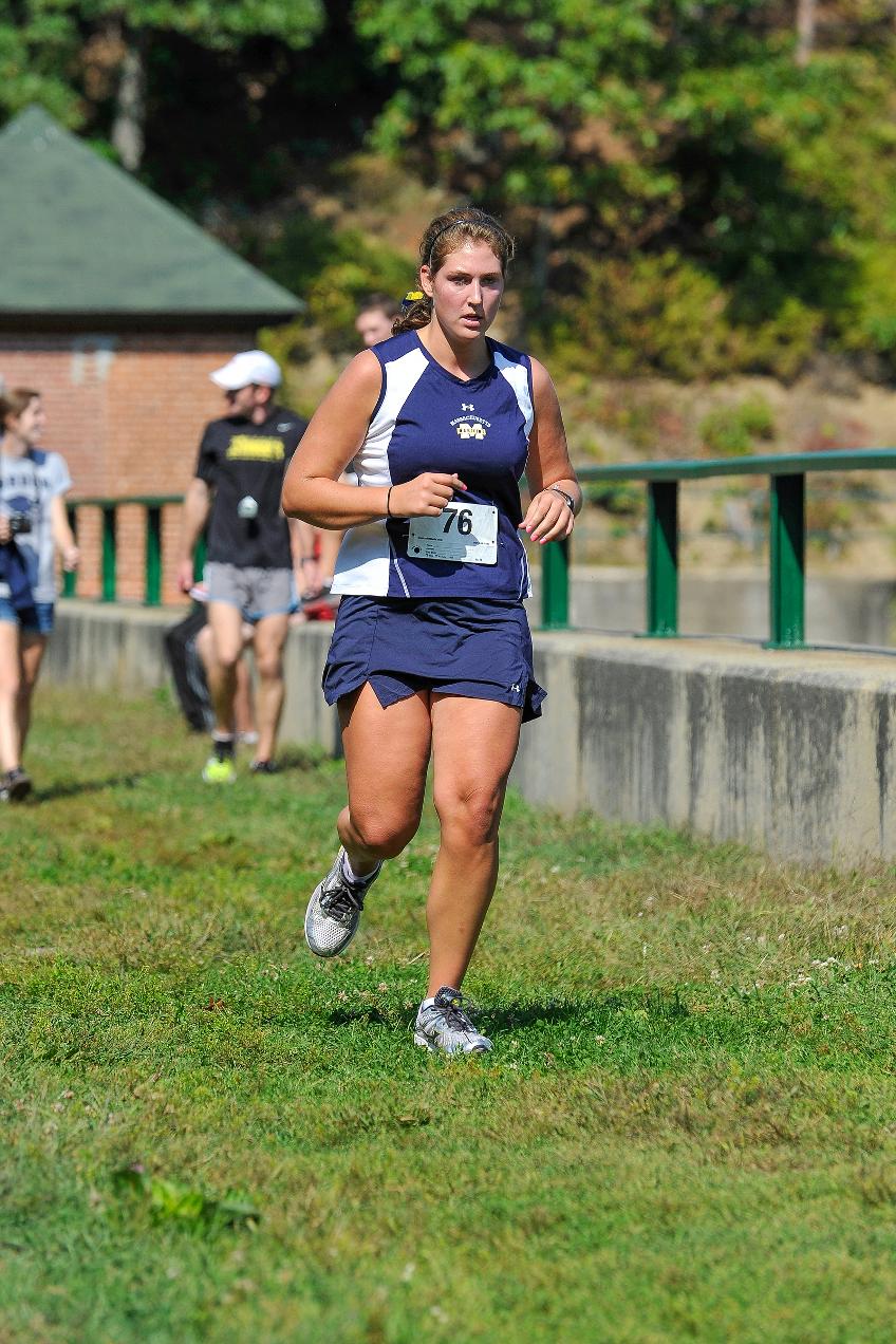 Bateman, Leonardi Named As 2013 Women's Cross Country Co-Captains
